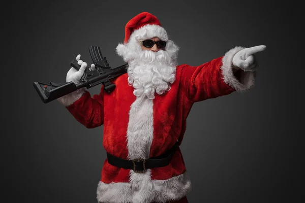 Coup Feu Père Noël Cool Tenant Fusil Sur Son Épaule — Photo