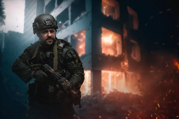Art Warfare Destroyed City Soldier Dressed Camouflage Uniform Holding Rifle — Stock Photo, Image