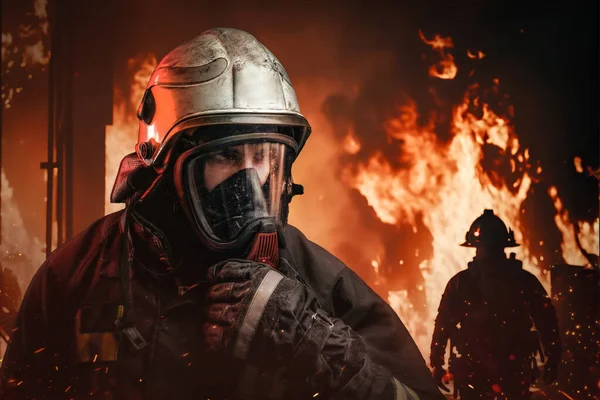 Portrait Crew Two Firemen Putting Out Fire Rescuing People Burning — Stock Photo, Image