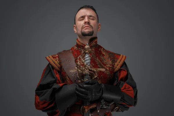 Portrait Mediaeval Conquistador Dressed Costume Holding Sword — Fotografia de Stock