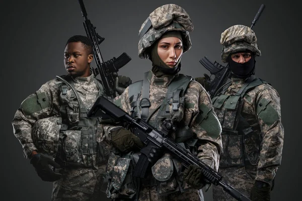 Portrait Three Soldiers Dressed Camouflage Uniform Holding Rifles —  Fotos de Stock