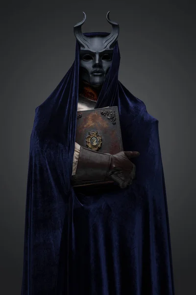 Shot Dark Cultist Dressed Horned Mask Robe Holding Book — Photo