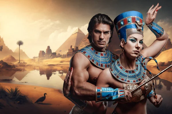 Art Luxurious Female Pharaoh Muscular Egyptian Man Desert Pyramids — Stock Photo, Image
