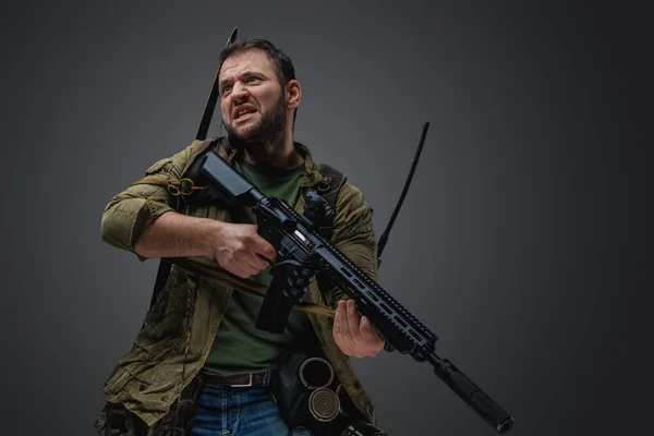 Studio Shot Isolated Grey Background Aggressive Man Rifle Survived Armageddon — Fotografia de Stock