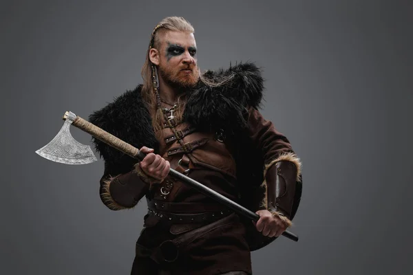 Shot Redhead Scandinavian Barbarian Holding Axe Dressed Leather Armor Fur — Stock Photo, Image