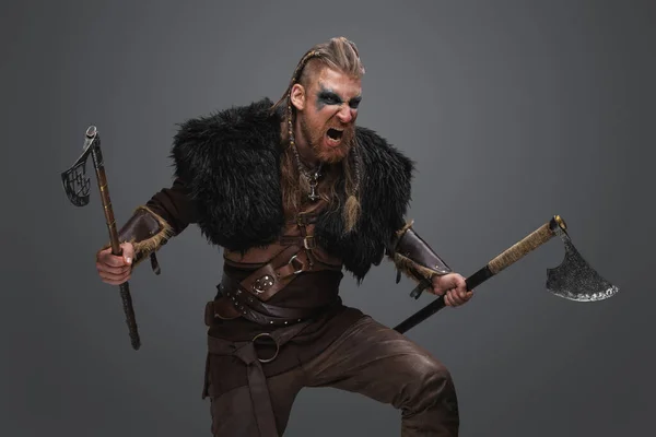 Portrait Crying Viking Dual Axes Dressed Deerskin Armor — Stock Photo, Image
