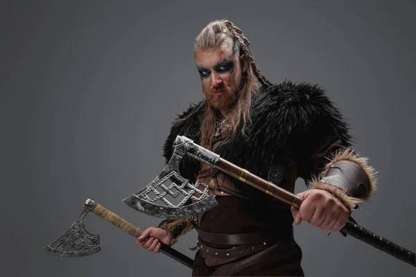 Portrait Fearless Warrior Ancient Nord Axes Looking Camera — Stock Photo, Image