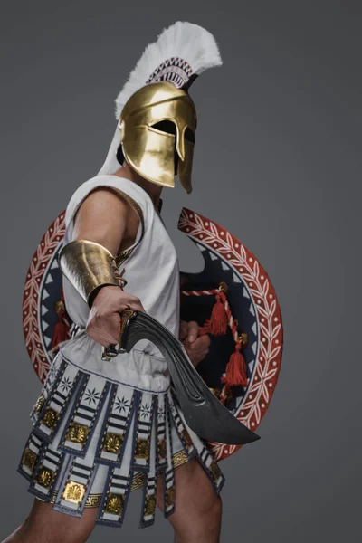 Porträtt Attackerande Soldat Från Antikens Grekland Klädd Vit Tunika Och — Stockfoto