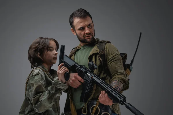 Studio Shot Post Apocalyptic Military Man Protecting Young Girl Gray — Stock Photo, Image
