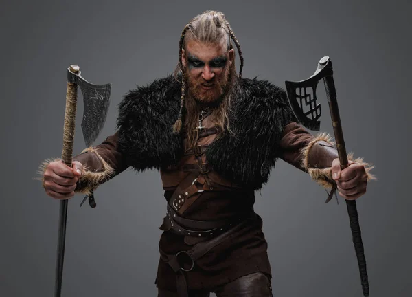 Portret Van Felle Viking Uit Het Verleden Met Dubbele Assen — Stockfoto