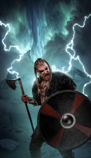 Мистецтво Агресивного Вікінга Щитом Сокирою Проти Шторму Засніжених Гір — стокове фото
