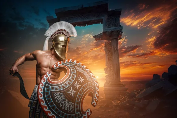 Sztuka Żołnierza Starożytnej Grecji Nagim Tułowiem Śliwkowym Kaskiem — Zdjęcie stockowe