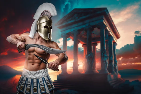 裸のギリシャの兵士の芸術から過去と筋肉の構築に対して列と空 — ストック写真