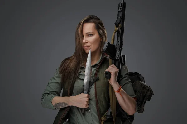 Portrait Smiling Female Killer Rifle Knife Looking Camera — Stock Photo, Image