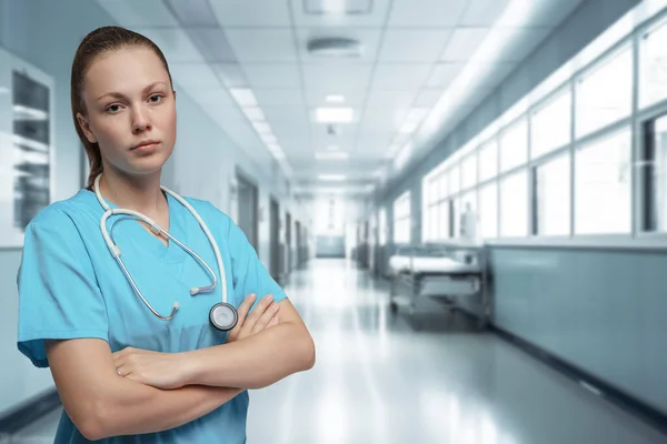 Shot Van Professionele Verpleegkundige Met Blauwe Mantel Poseren Met Gekruiste — Stockfoto