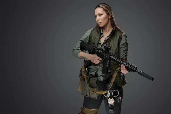 Studio Shot Professional Killer Woman Rifle Setting Post Apocalypse — Stock Photo, Image
