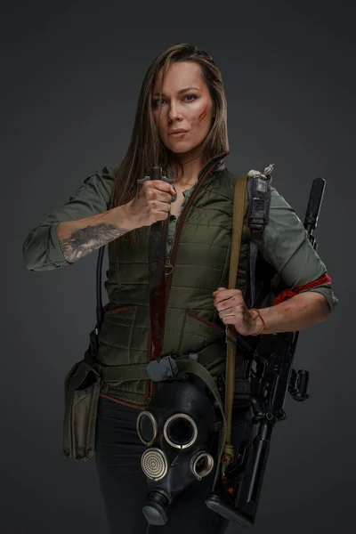 Portrait Mercenaire Femme Aux Cheveux Bruns Dans Cadre Post Apocalypse — Photo