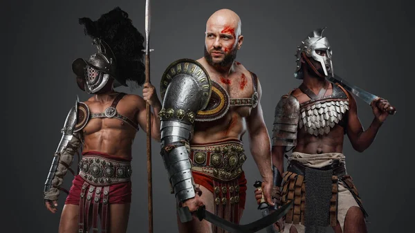 Studio Skott Tre Krigare Från Antikens Grekland Med Muskulösa Kroppar — Stockfoto