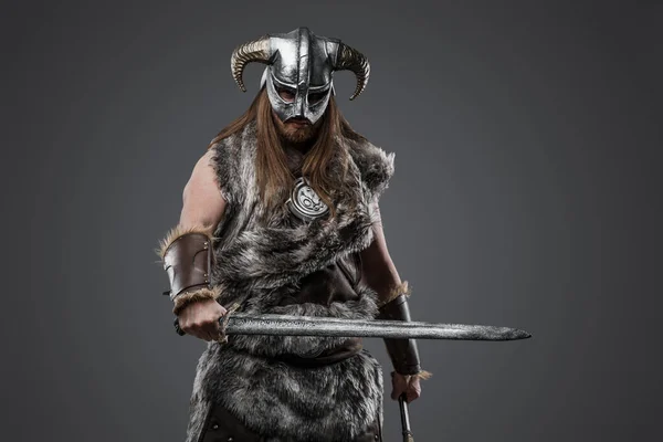 Porträt Eines Barbarischen Skandinavischen Kriegers Mit Langen Haaren Der Schild — Stockfoto