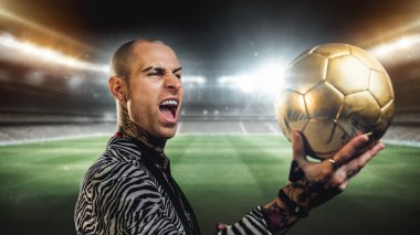 Futbol sahasına karşı takım elbiseli çığlık atan futbolcunun portresi..