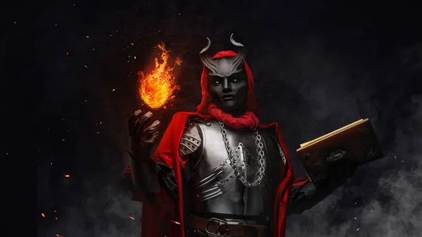 Портрет Злого Колдуна Огненным Шаром Одетым Красный Халат Рогатую Маску — стоковое фото