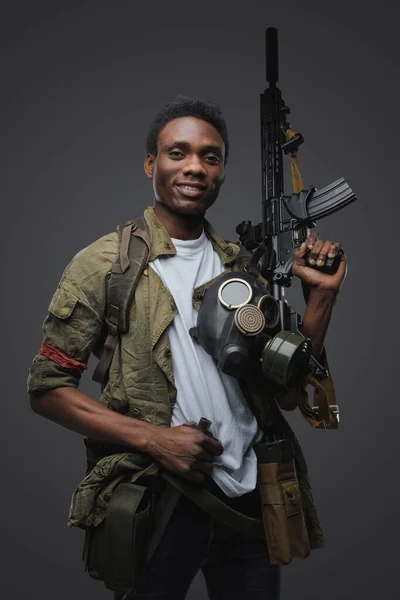 Portrait Homme Africain Pirate Dans Cadre Post Apocalypse Regardant Caméra — Photo