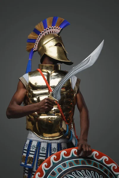 Shot Antique Warrior Greece African Ethnic Ισοπεδωμένο Γκρι Φόντο — Φωτογραφία Αρχείου