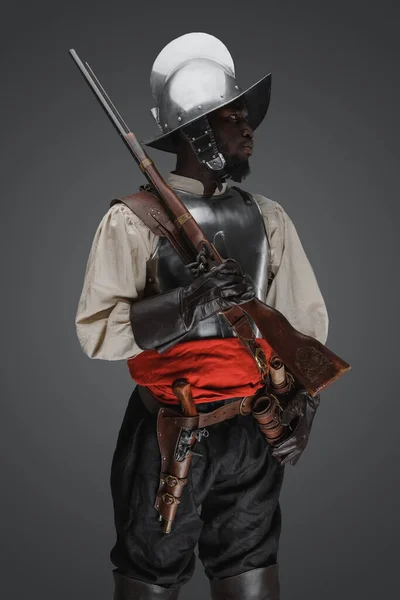 Porträt Eines Militärmannes Aus Dem Jahrhundert Mit Gewehr Vor Grauem — Stockfoto