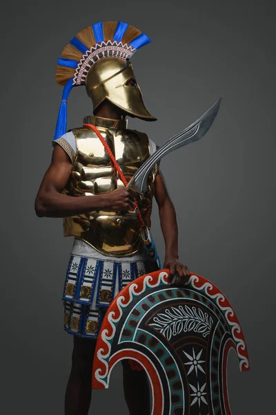 Skott Antika Krigare Från Grekland Afrikansk Etnisk Isoated Grå Bakgrund — Stockfoto