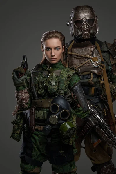 Pár Vojenských Ženských Mužských Vojáků Ochranné Uniformě — Stock fotografie