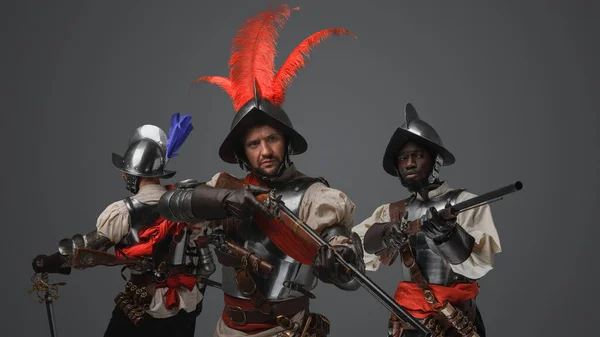 中世のスペインの兵士のショットでは 火縄銃やカーキラス — ストック写真