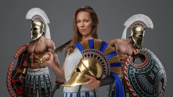 Studio Shot Warrior Woman Two Muscular Swordsmen Ancient Greece — Stock Photo, Image