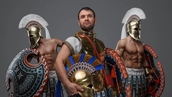 Porträtt Forntida Krigsherre Fromt Grek Och Två Grekiska Krigare Med — Stockfoto