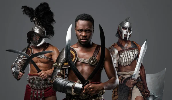 Skott Muskulösa Gladiatorer Från Antikens Rom Med Rustningar Och Pluggade — Stockfoto