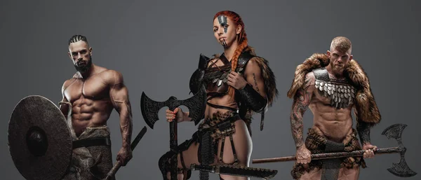Studio Shot Warrior Woman Red Hairs Two Vikings Grey Background — Stock Photo, Image