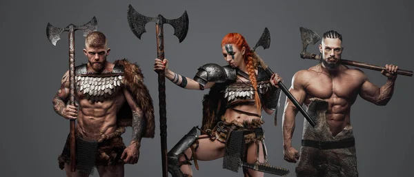 Studio Shot Warrior Woman Red Hairs Two Vikings Grey Background — Stock Photo, Image