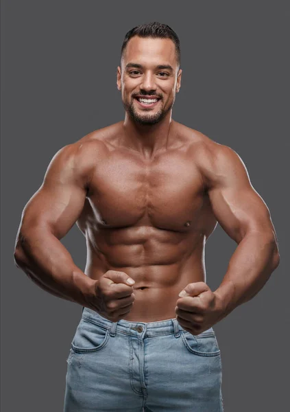 Incredibly Attractive Male Model Well Toned Physique Flashes Bright Smile — Stock Photo, Image