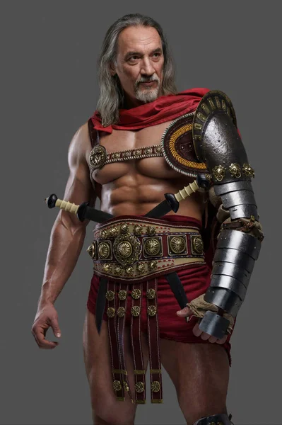 Gealtert Aber Immer Noch Mächtig Steht Dieser Muskulöse Gladiator Mit — Stockfoto