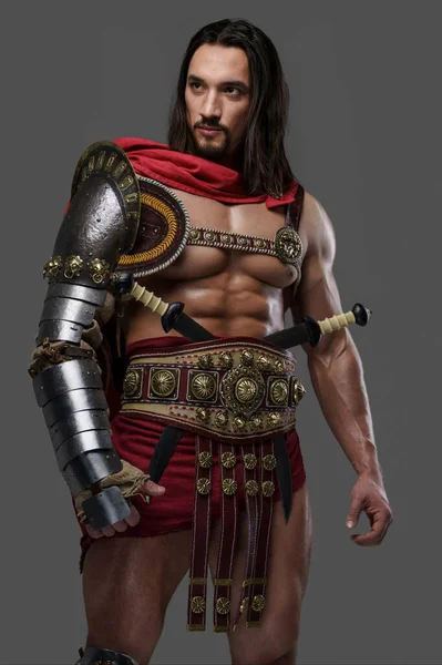 Poderoso Gladiador Com Uma Barba Elegante Usa Armadura Intrincada Leve — Fotografia de Stock