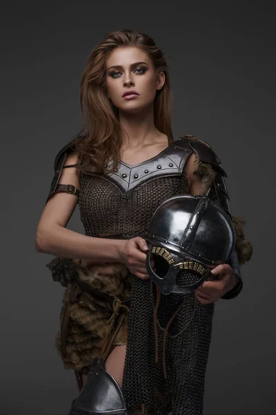 Stunning Viking Model Dressed Chainmail Armor Fur Posing Axe Gray — Stock Photo, Image