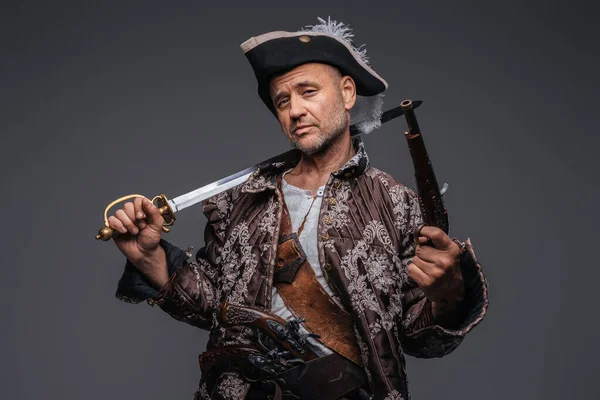 Een Charismatische Piraat Met Een Verweerde Baard Met Een Vest — Stockfoto