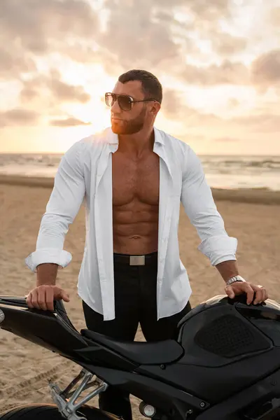 Striking Man Sunglasses Open White Shirt Showcasing Toned Torso Stands — Stock Photo, Image