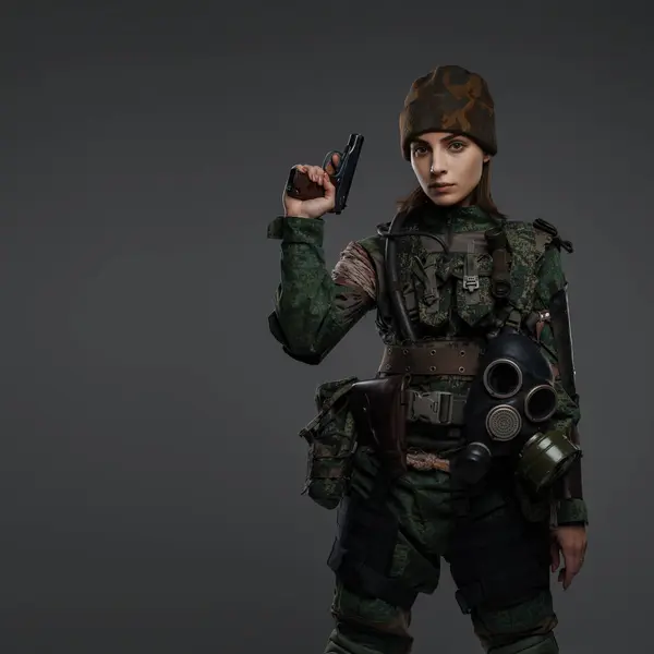 Portrait Female Soldier Military Uniform Cap Bandaged Hand Pistol Portraying — Stock Photo, Image