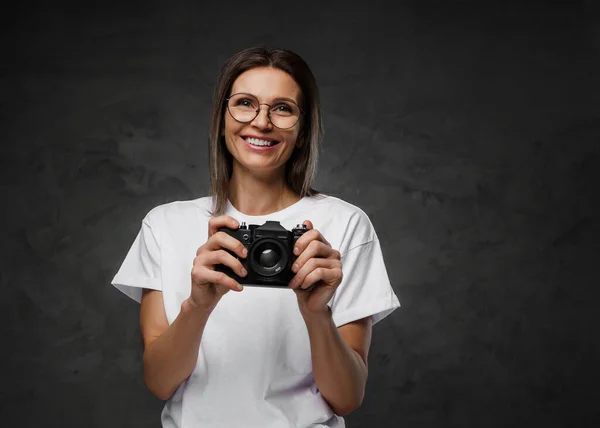 Joyful Female Photographer Spectacles White Tee Her Camera Set Moody — Stock Photo, Image