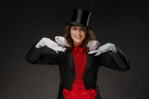 Female Magician Magician Attire Black Top Hat Showcasing Her Magic — Stock Photo, Image
