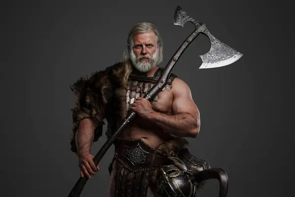 Aged Bearded Viking Warrior Dressed Fur Light Armor Holding Two — Stock Photo, Image