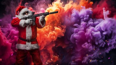 Elinde makineli tüfekle Noel Baba gibi giyinmiş bir adam, parlak, renkli bir duman bombasının arka planına karşı poz veriyor, havada renkli kıvılcımlar uçuşuyor.
