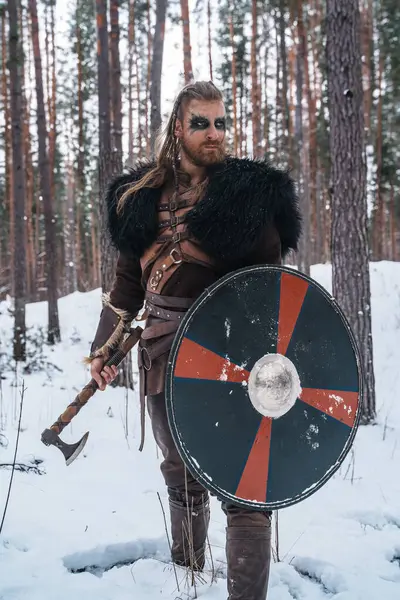 Man Dressed Viking Warrior Stands Axe Shield Snowy Forest Evoking — Stock Photo, Image
