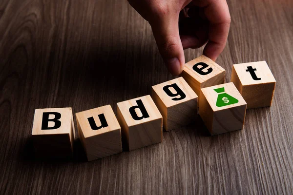 予算だ キューブは予算という言葉を形成します 予算の言葉の概念 ビジネス ストック画像