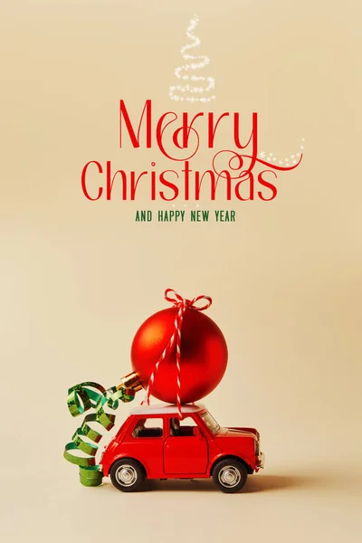 Red Retro Toy Car Carry Red Christmas Ball Vintage Background — 스톡 사진